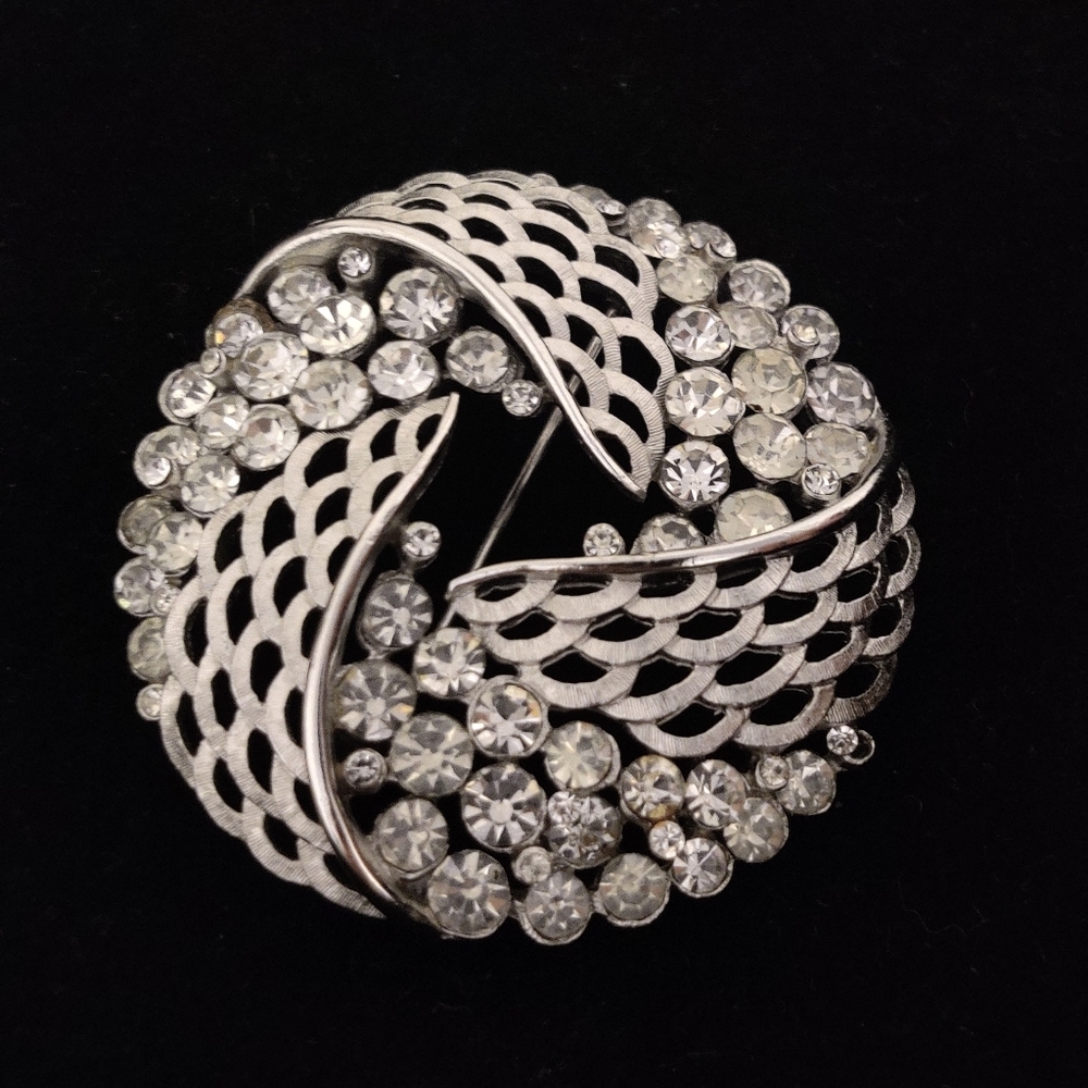 Vintage Crown Trifari Ice Clear Crystals Domed Swirl Pin Brooch